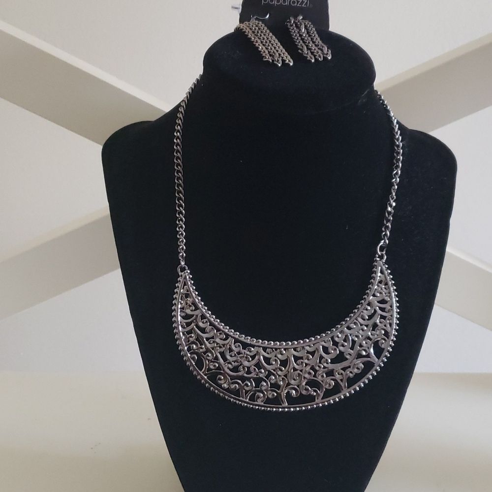 Paparazzi Black Crescent Shaped Necklace Set